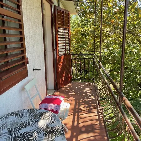 Hvar - Double Bedroom With Private Bathroom *
