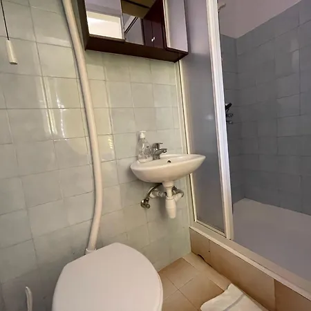 Gasthof S3 - Double With Private Bathroom Next Door In On Hvar Jelsa (Hvar)