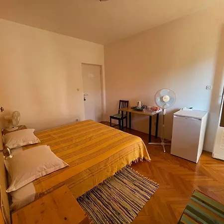Gasthof S3 - Double With Private Bathroom Next Door In On Hvar 3*